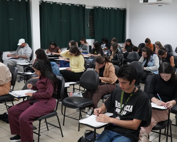 Acad�micos de Farm�cia realizam Prova Integrada na Unidade Central da Univ�s